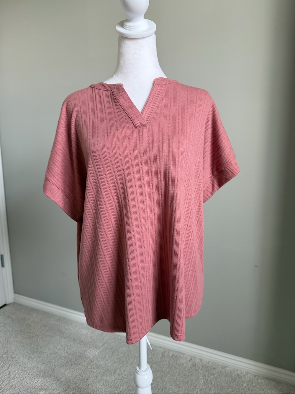 Liz Claiborne Dusty Rose Ribbed V-Neck Top
